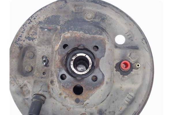 Recambio de buje trasero izquierda para citroen c3 1.4 hdi referencia OEM IAM 321911413  