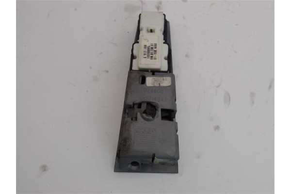 Recambio de mando elevalunas trasero derecho para bmw serie 7 (e65/e66) 4.4 745i referencia OEM IAM 6917108  