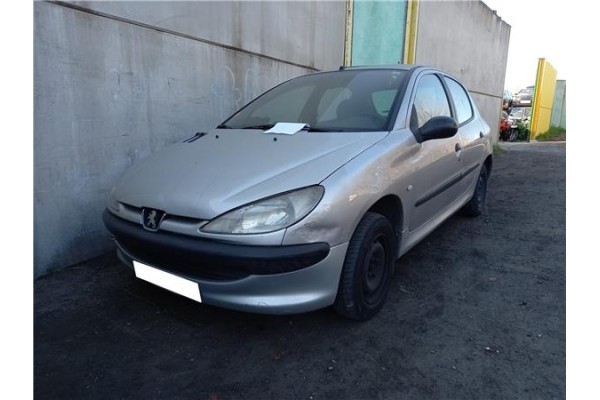 peugeot 206 berlina (1998) del año 