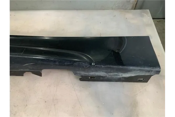 Recambio de spoiler talonera lat. derecha para bmw serie 1 berlina (e81/e87) 2.0 120d referencia OEM IAM 51777046348 51778037454
