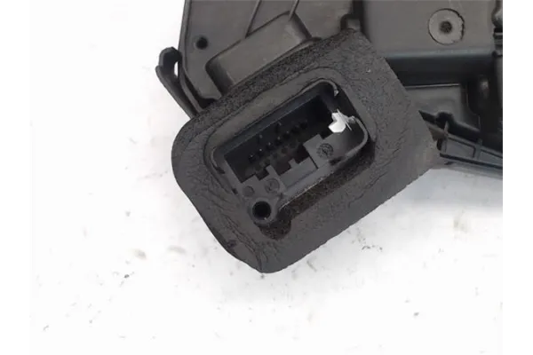 Recambio de cierre electromagnetico trasero derecho para volkswagen polo v (6r1) 1.2 sport referencia OEM IAM 6R4839016  