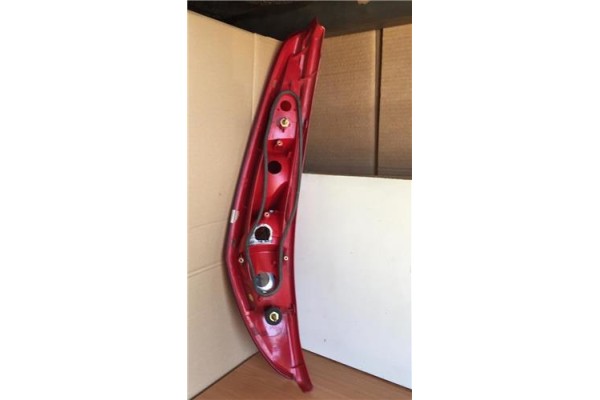 Recambio de piloto trasero derecho para fiat ii punto (188) berlina 1.2 16v elx referencia OEM IAM 46794077 286202 