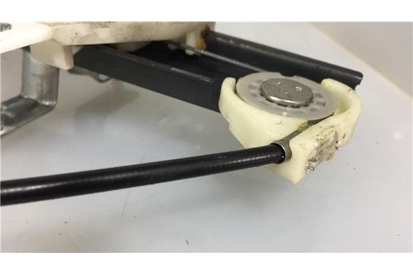 Recambio de mecanismo elevalunas delantero derecho para hyundai h-1 starex 2.5 crdi referencia OEM IAM 824044A010 ZRHY40R 