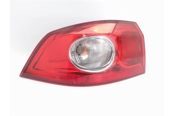 Recambio de piloto trasero izquierdo para renault laguna ii (bg0) 1.9 dci (bg1a, bg1w) referencia OEM IAM 8200262667 2221229 820