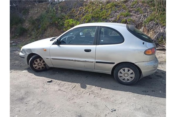 daewoo lanos del año 2000