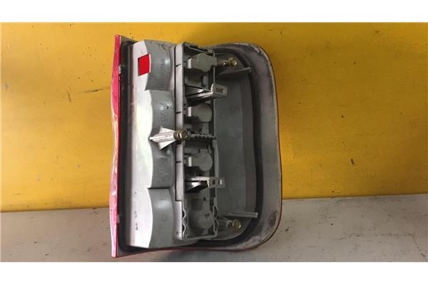 Recambio de piloto trasero izquierdo para opel combo (corsa b) 1.7 tour referencia OEM IAM E95049  