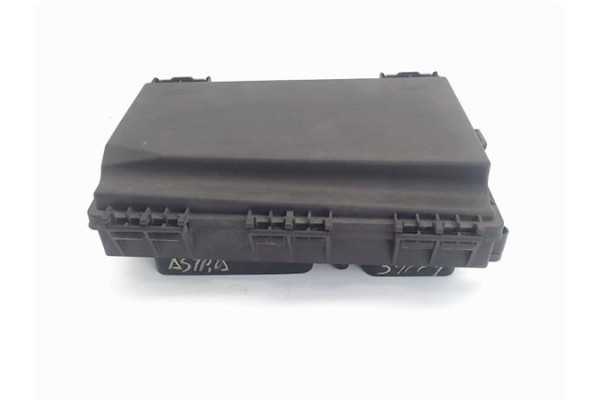 Recambio de caja fusibles/rele para opel astra h berlina 1.6 referencia OEM IAM 15349211  