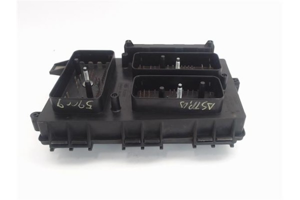 Recambio de caja fusibles/rele para opel astra h berlina 1.6 referencia OEM IAM 15349211  