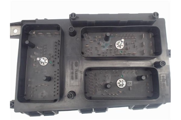Recambio de caja fusibles/rele para opel astra h berlina 1.6 referencia OEM IAM 15349211  
