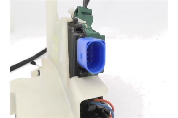 Recambio de cierre electromagnetico delantero derecho para volkswagen polo iv (9n1) 1.4 16v referencia OEM IAM 3B2837016AA  