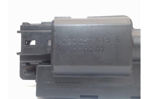 Recambio de cerradura porton para renault laguna ii (bg0) 1.9 dci (bg1a, bg1w) referencia OEM IAM 8200257615  