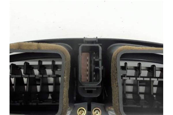 Recambio de consola para mazda premacy (cp) 1.8 referencia OEM IAM C145-55-210 00  