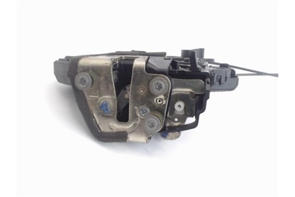 Recambio de cierre electromagnetico trasero izquierdo para toyota avensis berlina (t22) 2.0 vvt-i referencia OEM IAM   