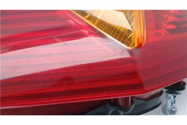 Recambio de piloto trasero izquierdo para fiat ii punto (188) berlina referencia OEM IAM 46523770  