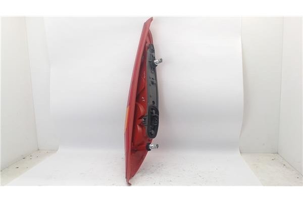 Recambio de piloto trasero izquierdo para fiat ii punto (188) berlina referencia OEM IAM 46523770  