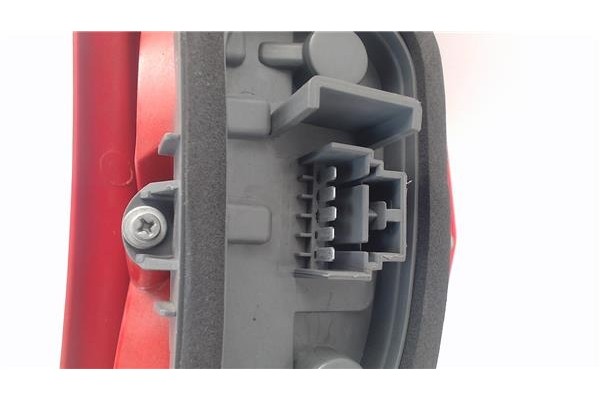 Recambio de piloto trasero izquierdo para fiat ii punto (188) berlina referencia OEM IAM 46523770  