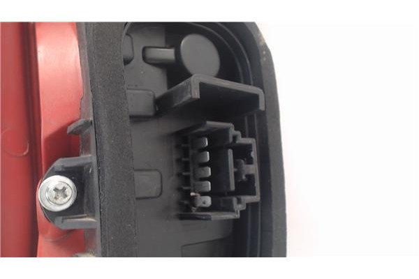 Recambio de piloto trasero izquierdo para fiat ii punto (188) berlina referencia OEM IAM 46817804  