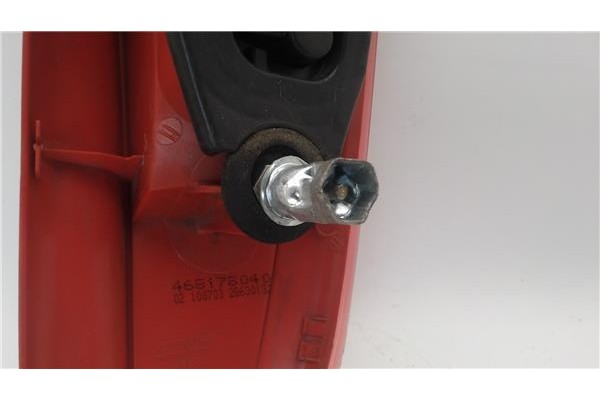 Recambio de piloto trasero izquierdo para fiat ii punto (188) berlina referencia OEM IAM 465178040  