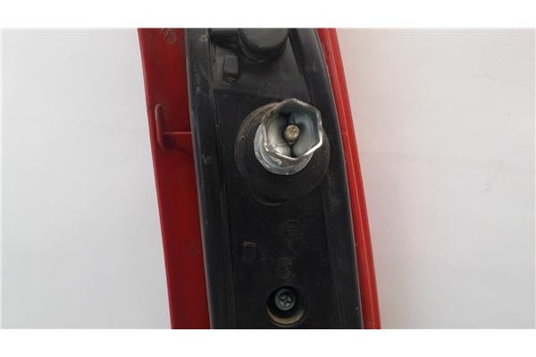 Recambio de piloto trasero izquierdo para fiat ii punto (188) berlina referencia OEM IAM 465178040  