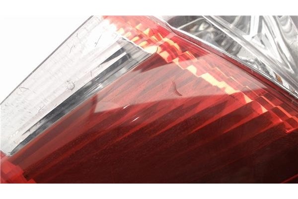 Recambio de piloto trasero derecho para fiat ii punto (188) berlina referencia OEM IAM 46523771  