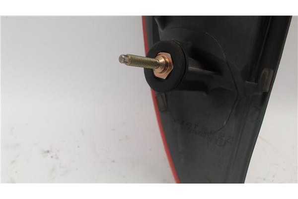 Recambio de piloto trasero derecho para fiat ii punto (188) berlina referencia OEM IAM 46523771  