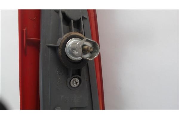 Recambio de piloto trasero izquierdo para fiat ii punto (188) berlina referencia OEM IAM 286201  