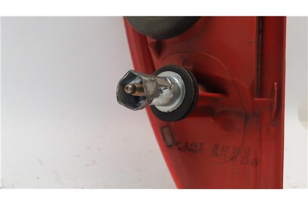 Recambio de piloto trasero derecho para fiat ii punto (188) berlina referencia OEM IAM 46817803  