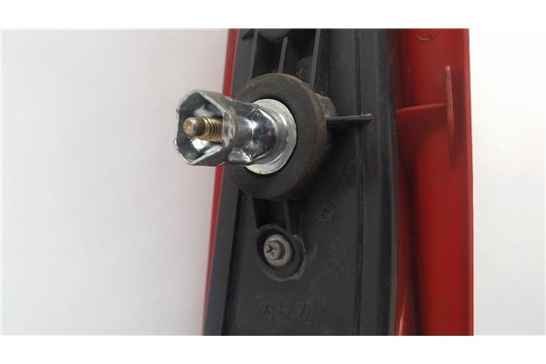 Recambio de piloto trasero derecho para fiat ii punto (188) berlina referencia OEM IAM 46817803  