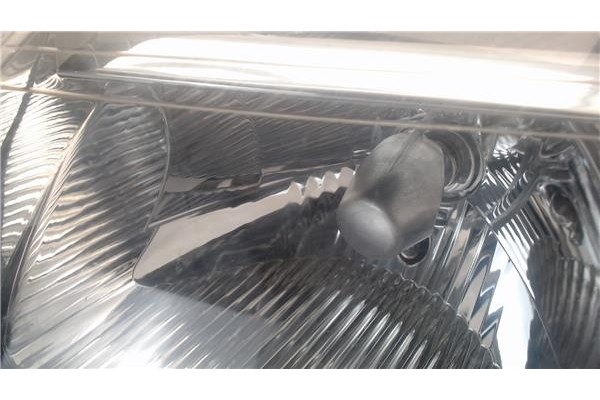 Recambio de faro delantero izquierdo para citroen c2 referencia OEM IAM 20A414  