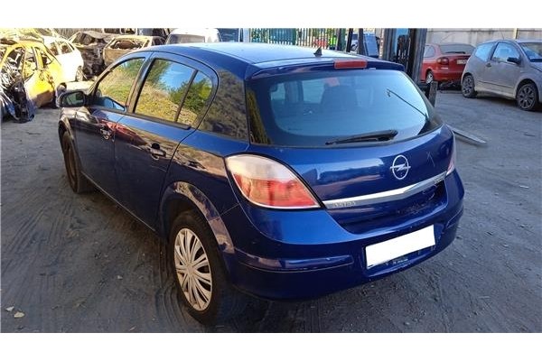 opel astra h berlina del año 2004