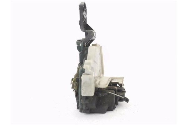 Recambio de cerradura puerta trasero derecha para volkswagen passat berlina (3b3) 1.6 edition referencia OEM IAM 3B0837868  