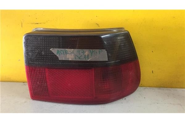 Recambio de piloto trasero derecho para opel astra f berlina 1.4 básico referencia OEM IAM 394448  