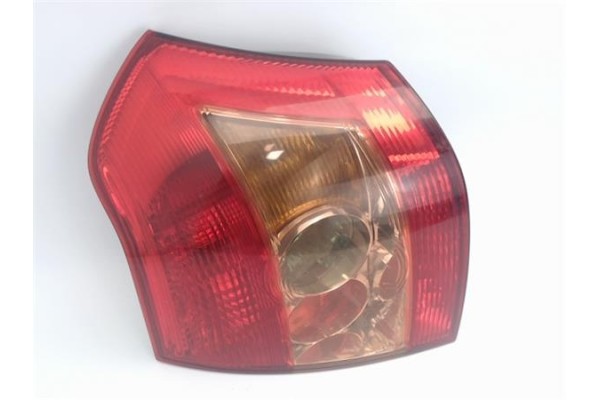 Recambio de piloto trasero izquierdo para toyota corolla sedán (_e12j_, _e12t_) 2.0 d4d referencia OEM IAM 8156002301  