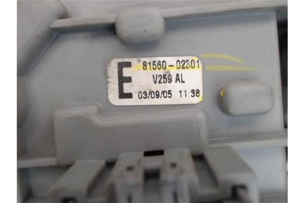 Recambio de piloto trasero izquierdo para toyota corolla sedán (_e12j_, _e12t_) 2.0 d4d referencia OEM IAM 8156002301  