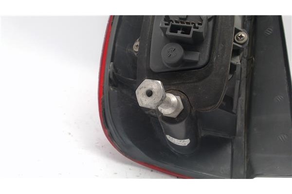 Recambio de piloto trasero derecho para fiat i punto (176) berlina referencia OEM IAM 7730722  