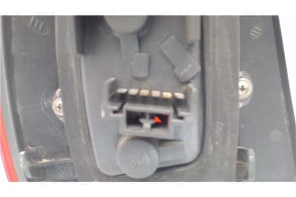 Recambio de piloto trasero derecho para fiat i punto (176) berlina referencia OEM IAM 7730722  