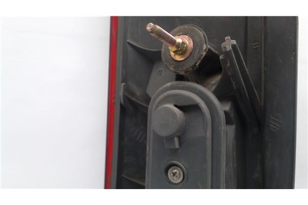 Recambio de piloto trasero derecho para fiat i punto (176) berlina referencia OEM IAM 7730722  
