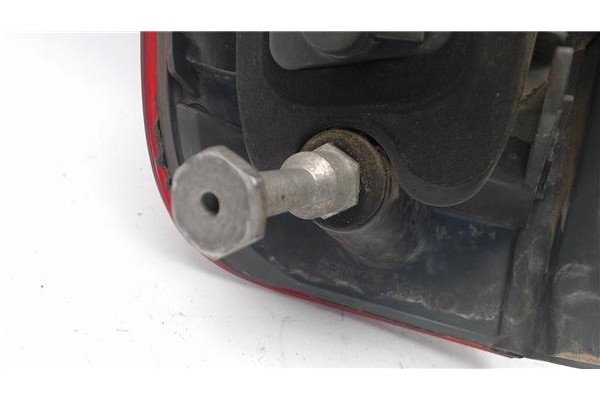 Recambio de piloto trasero derecho para fiat i punto (176) berlina referencia OEM IAM 7730722  