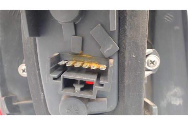 Recambio de piloto trasero derecho para fiat i punto (176) berlina referencia OEM IAM 7730722  