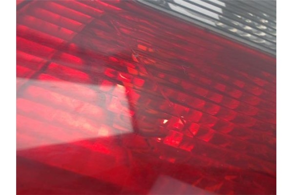 Recambio de piloto porton trasero derecho para mitsubishi carisma berlina 4 (da0) 1.9 di-d (da5a) referencia OEM IAM MR485474  
