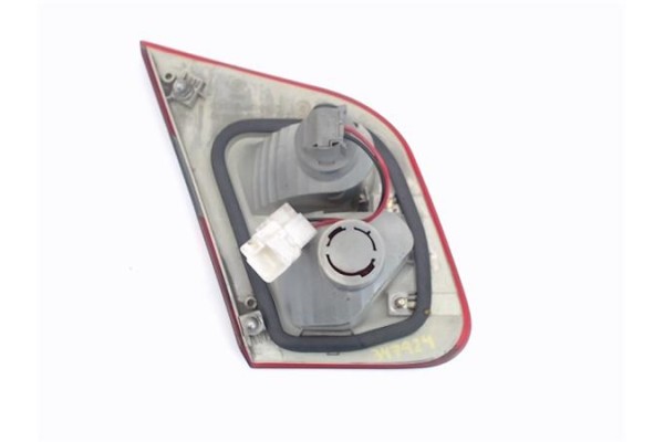 Recambio de piloto porton trasero derecho para mitsubishi carisma berlina 4 (da0) 1.9 di-d (da5a) referencia OEM IAM MR485474  