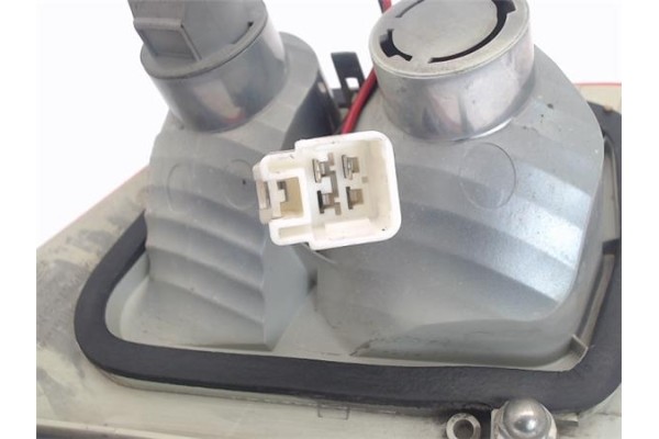 Recambio de piloto porton trasero derecho para mitsubishi carisma berlina 4 (da0) 1.9 di-d (da5a) referencia OEM IAM MR485474  