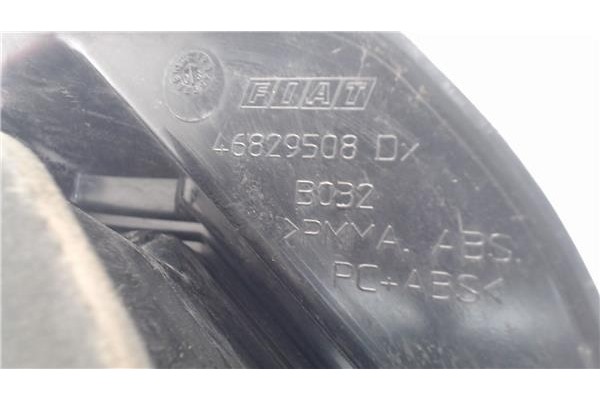 Recambio de piloto trasero derecho para fiat idea (135) referencia OEM IAM 40600748  