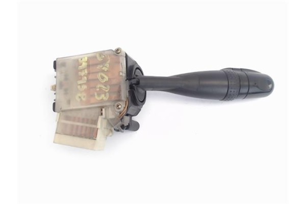Recambio de mando intermitencia para toyota corolla sedán (_e12j_, _e12t_) 2.0 d4d referencia OEM IAM 173712  