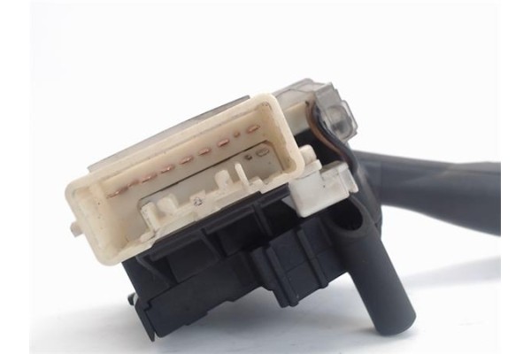 Recambio de mando intermitencia para toyota corolla sedán (_e12j_, _e12t_) 2.0 d4d referencia OEM IAM 173712  