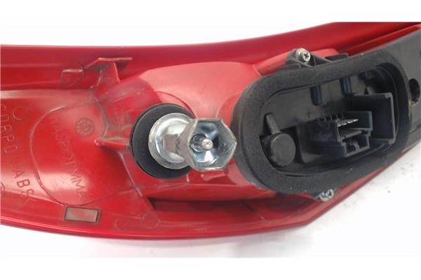 Recambio de piloto trasero izquierdo para fiat ii punto (188) berlina referencia OEM IAM 286201  