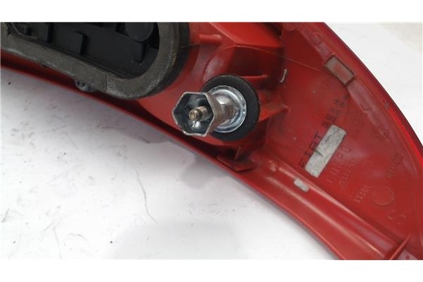 Recambio de piloto trasero izquierdo para fiat ii punto (188) berlina referencia OEM IAM 286201  