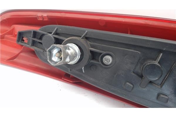 Recambio de piloto trasero izquierdo para fiat ii punto (188) berlina referencia OEM IAM 286201  