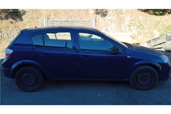 opel astra h berlina del año 2004