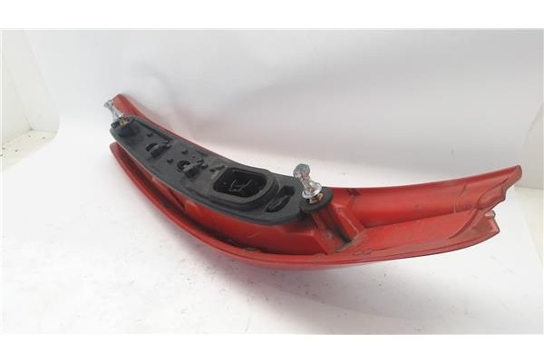 Recambio de piloto trasero derecho para fiat ii punto (188) berlina referencia OEM IAM 465237710  